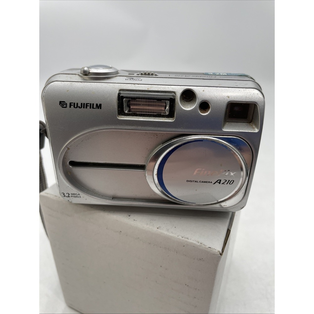 Fujifilm Finepix A210 Digital Camera 3.2MP 3X Zoom+Battery+SD Card-TESTED